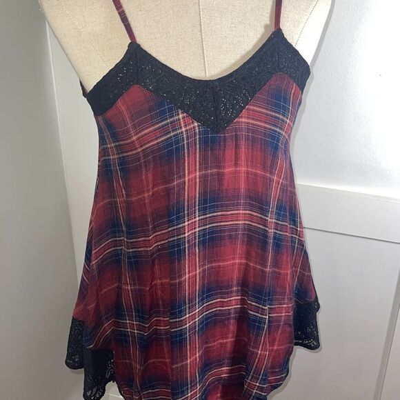 Layering top - EUC- 3/$25 - Picture 2 of 5